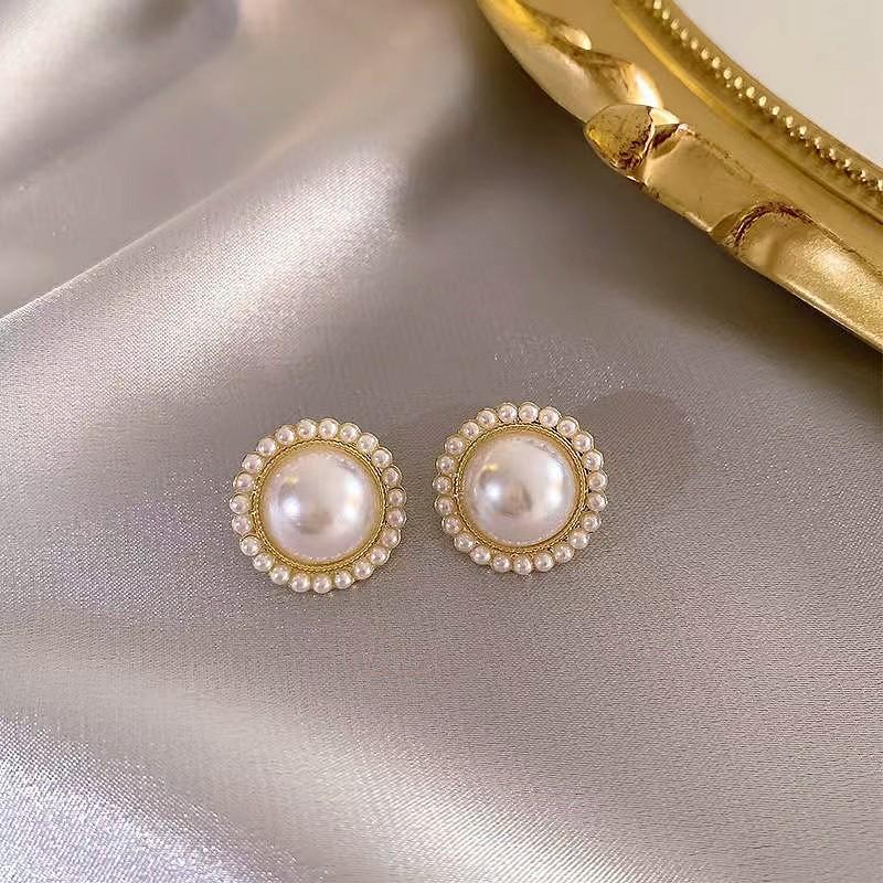 Korean Elegant Pearl Stud Earrings for Women: Versatile, High-Class Style Jewelry