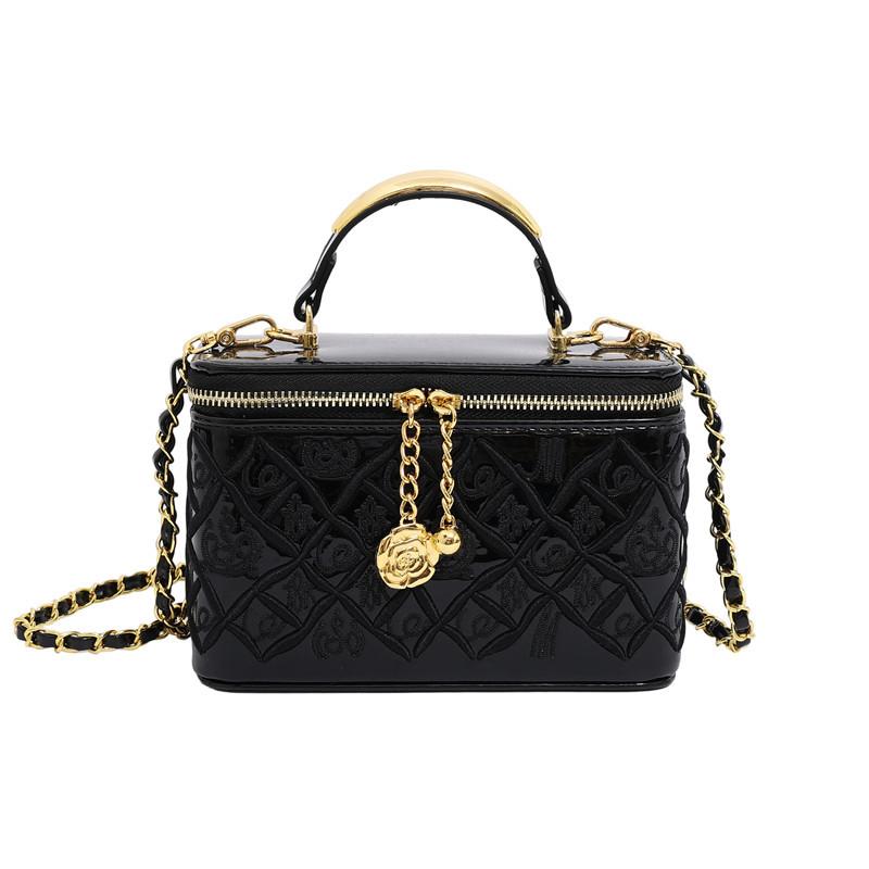 

New fashion Xiaoxiangfeng rhombus embroidery thread chain shoulder messenger bag niche design handbag box bag чёрный