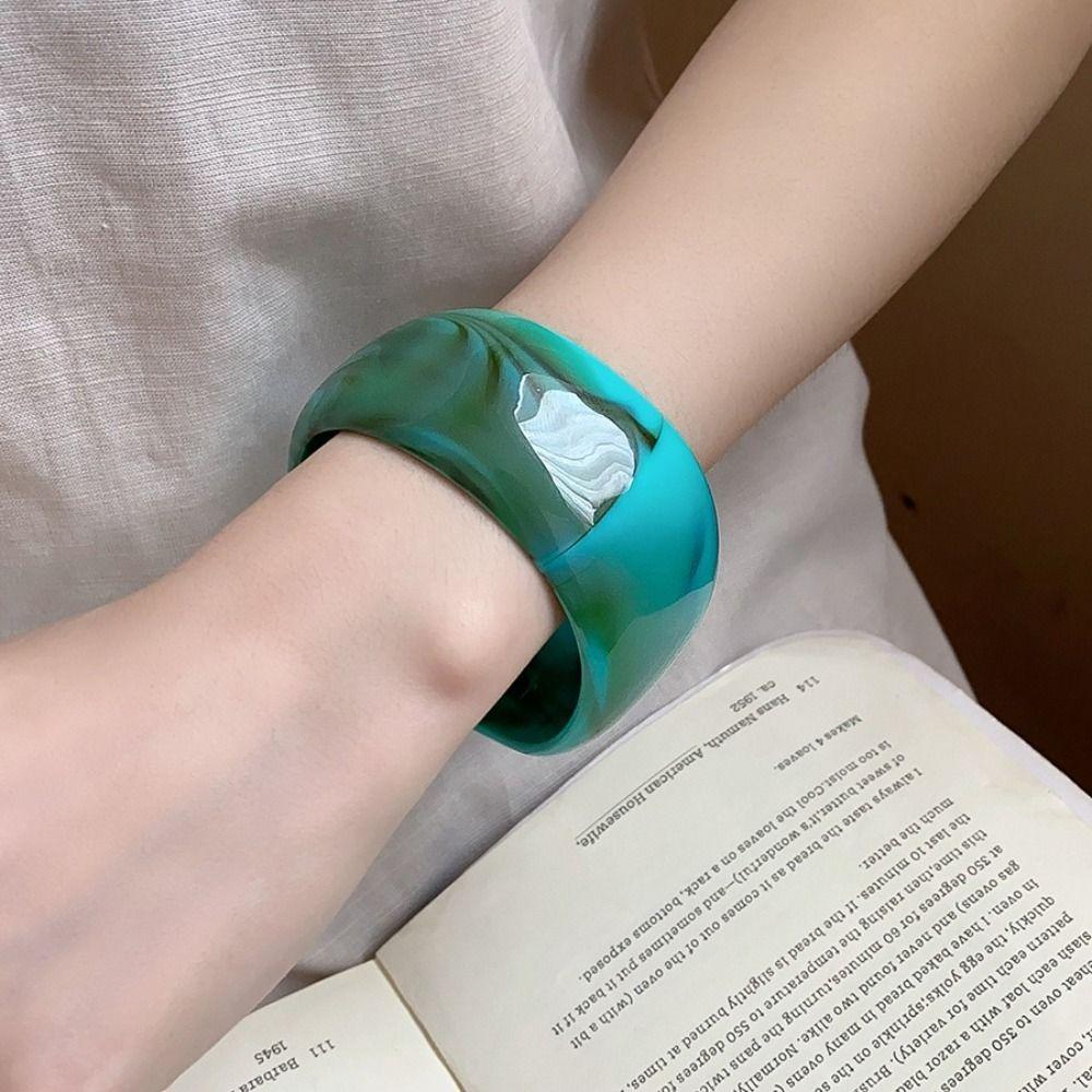 Buntes Unregelmäßiges Breites Armband Minderheiten Design Geometrischer Handring Retro Acryl Armreif Täglich