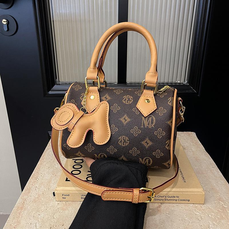 Premium Texture Fashion Portable Pillow Bag Bag Women'S Shoulder Crossbody Boston Bag