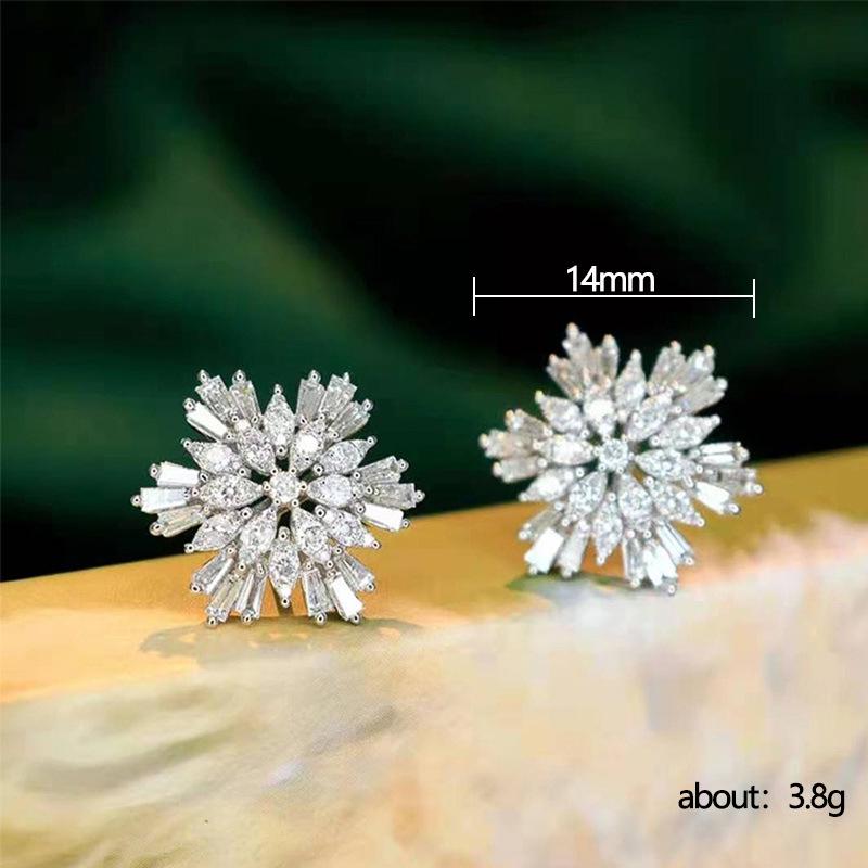 Xiaohongshu Snowflake Zircon Stud Earrings - Japanese & Korean Style, Women's Sweet Christmas Earrings