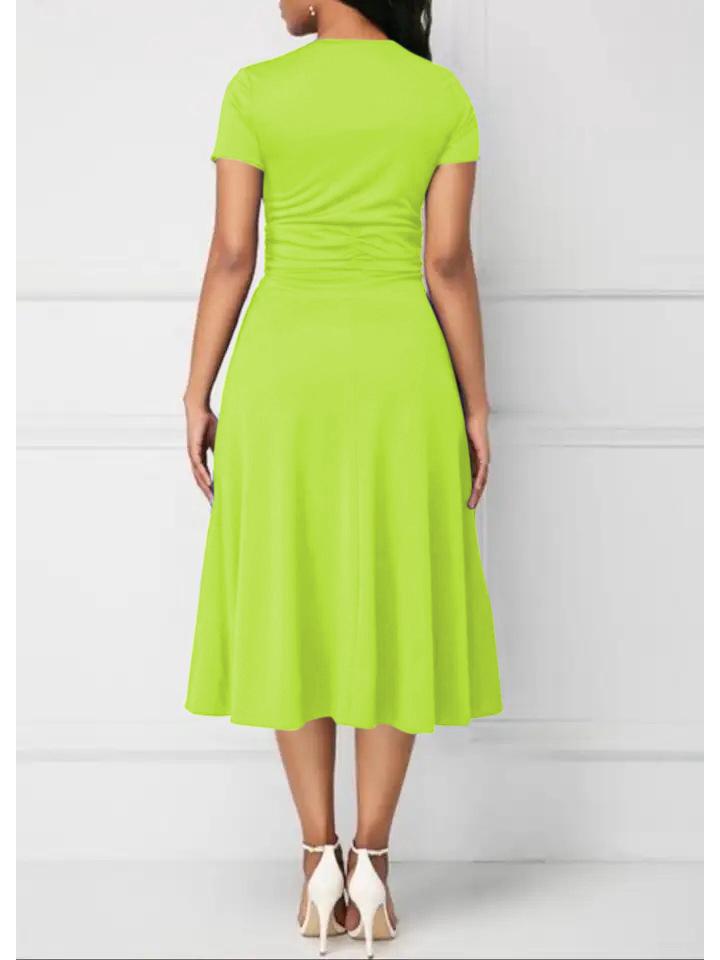 Asymmetrisches Abendkleid mit V-Ausschnitt: Modischer, unabhängiger Stil