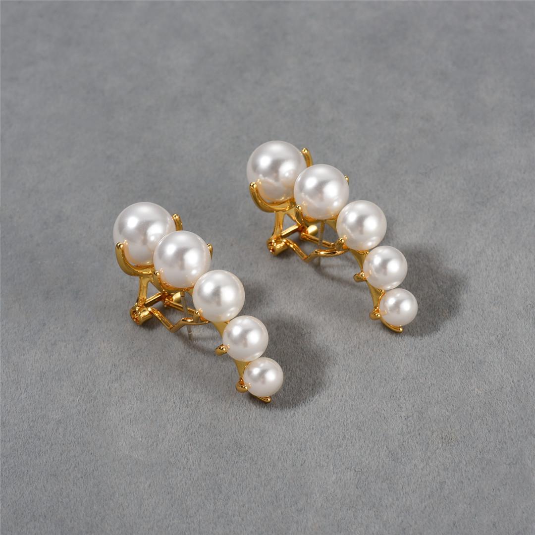 

Fashion Trend, Unique Personality, Exquisite Earrings, Niche High-End Brass Plated 18K Real Gold Pearl Ear Buckle