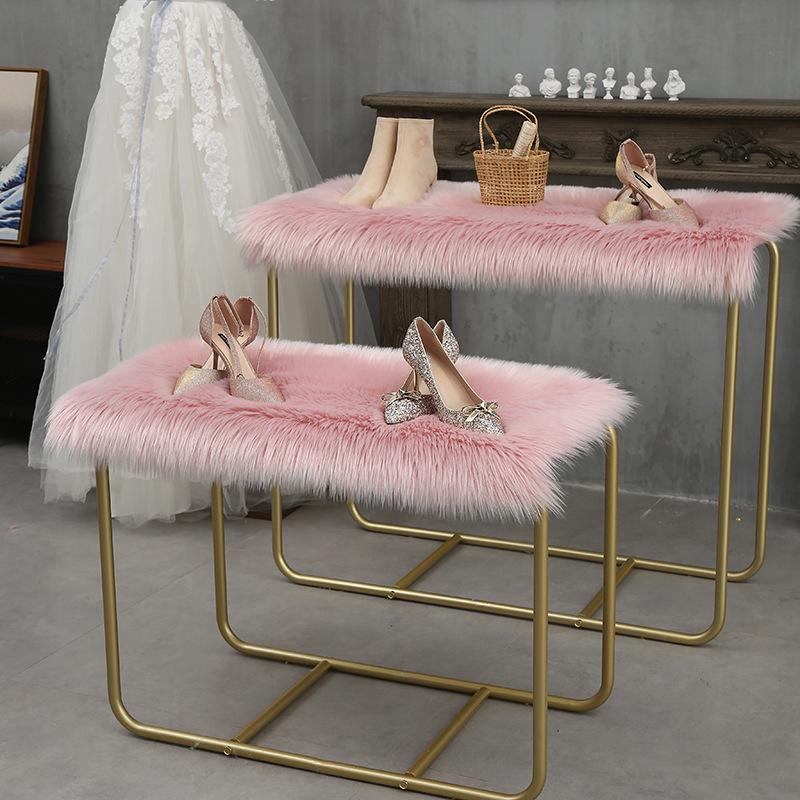 Coperta decorativa per mensola espositiva e finestra in finta lana bianca
