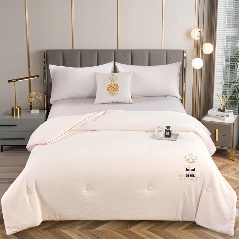 

Manyaju All-Season Cotton Jacquard Soybean Fiber Comforter