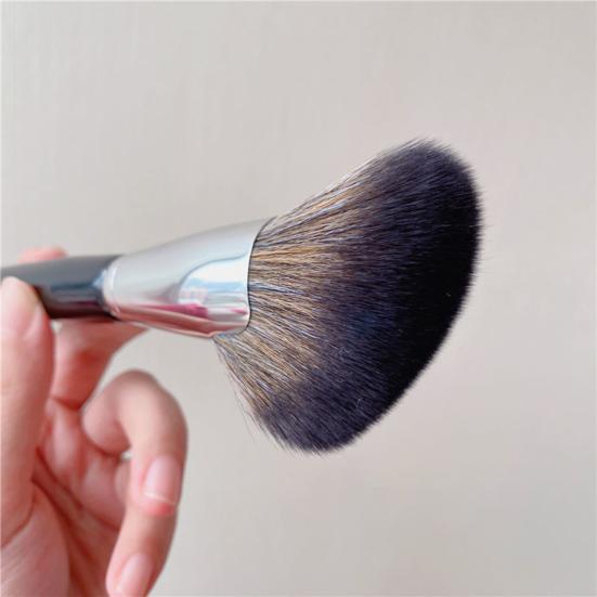 Yousheng 1Pc Sculpting Brush Professional Soft Synthetic Hair Angled Face Contour Brush Highlight Bronzer Sculpting Brushes for Women