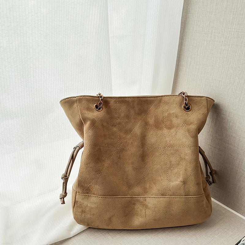 New retro bucket bag, diamond chain, large-capacity commuting, fashionable and simple single shoulder messenger women's bag