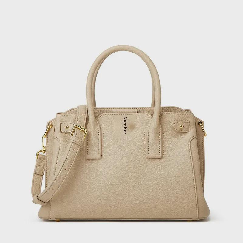 Chic Women's Tote Bag: Niche Design, Hand-Held Platinum, Large-Capacity, Fashionable Messenger Bag.