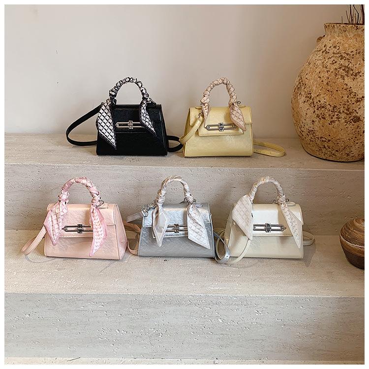 Premium Foreign Style Small Bag Women's Bag 2025 New Summer Versatile Messenger Bag Women's Korean Version Portable Leisure Bag