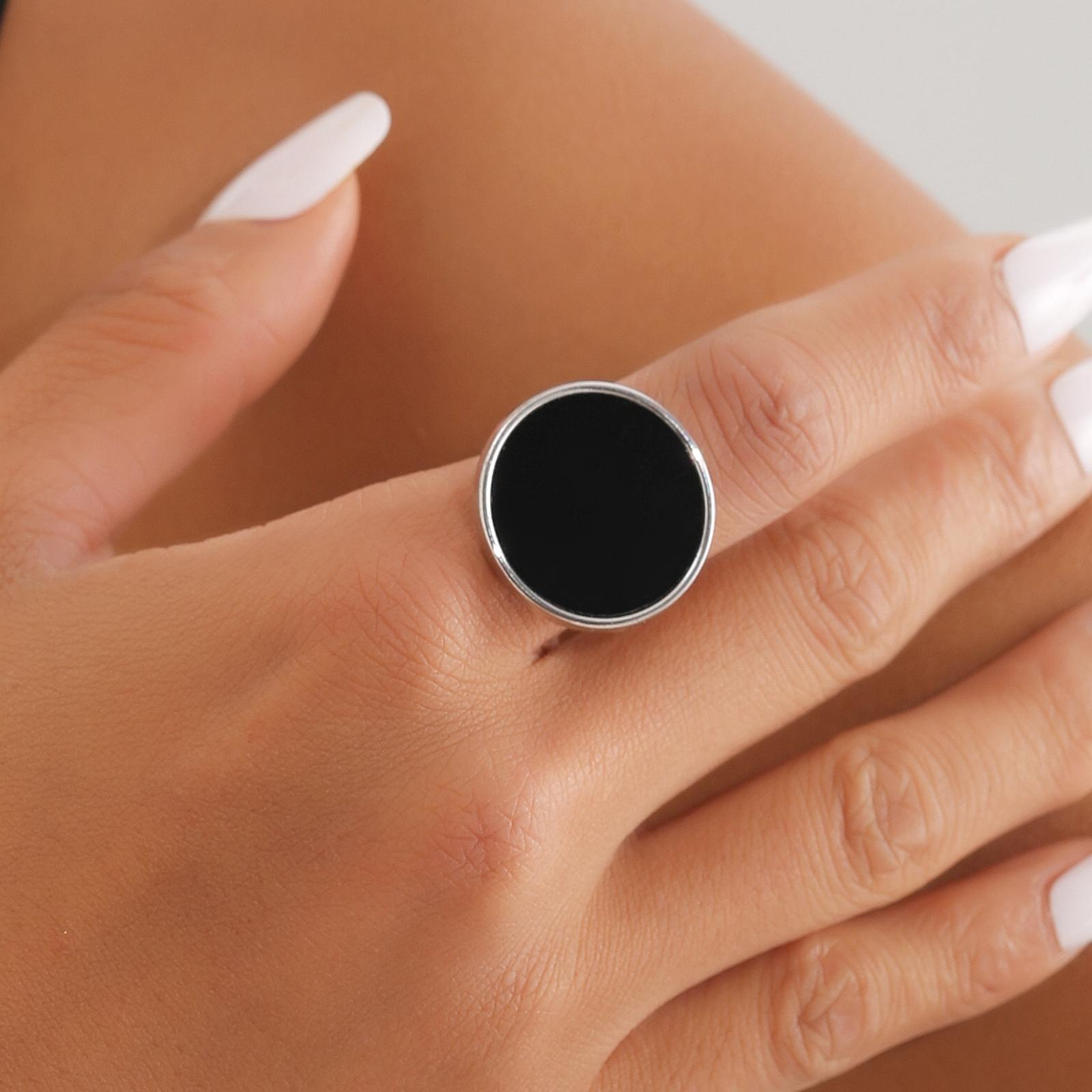 

Кільце з імітацією чорного перламутру холодного відтінку Солодко-зухвалий Регульована стрічка Набір One Size чорний