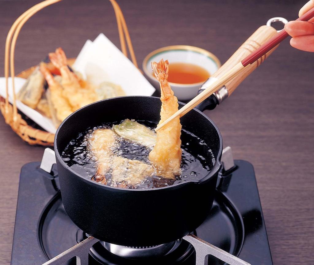 Iwachu One Hand Pot 16 Wooden Black Baked Inner Diameter 16cm IH Compatible Nambu Ironware 24070 (with Handle)