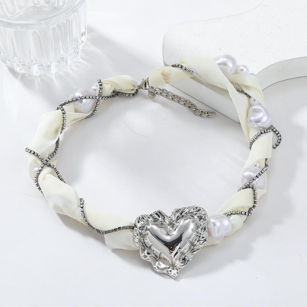 ZA Retro French Alloy Heart Necklace with Pearl Mesh and Diamond Braided Clavicle Chain