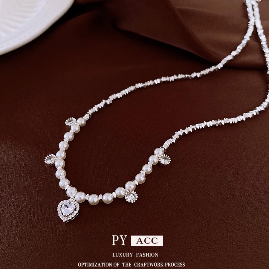 

Elegant Silver Heart Pendant Necklace with Zircon and Pearl, Light Luxury High-End Clavicle Chain, Exquisite Niche Jewelry.