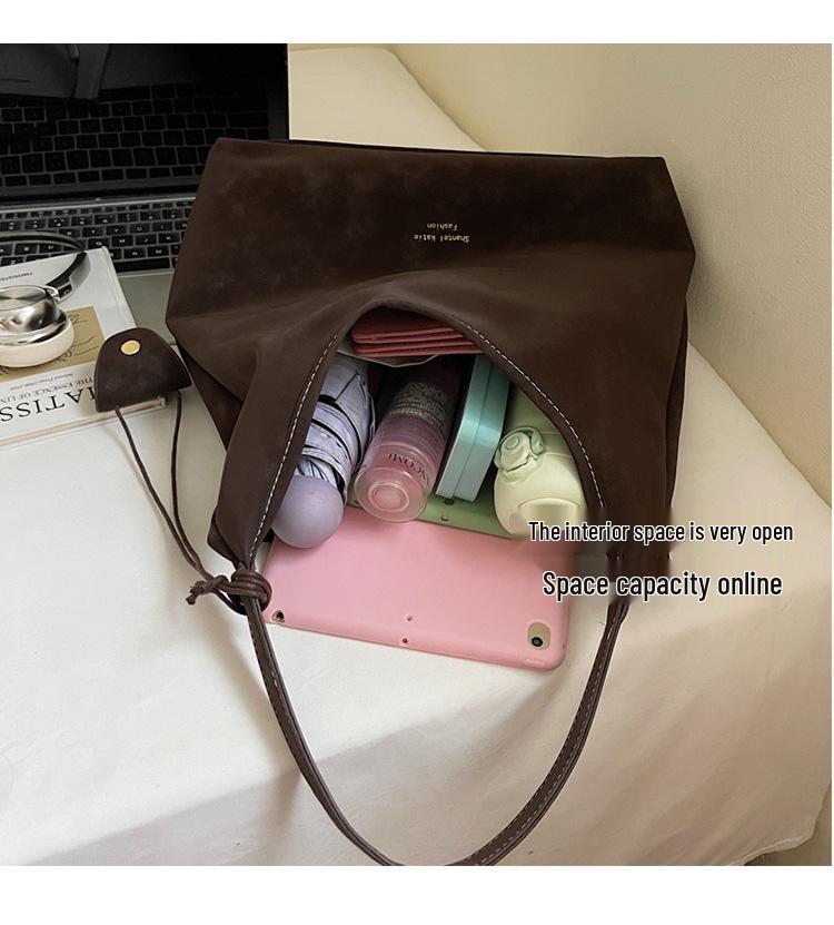 2025 Autumn/Winter Versatile Work Commute Shoulder Bag & Trendy Underarm Bucket Handbag