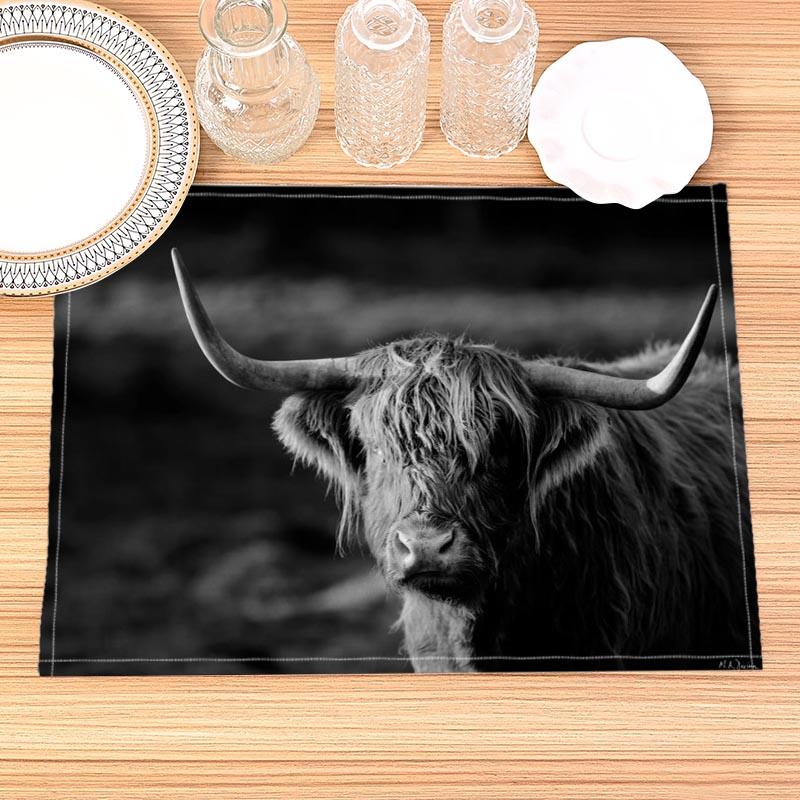 Highland Cow Placemat Cotton Linen Fabric Table Mats Family Dinner Tableware Kitchen Size 30X45cmTable Mat