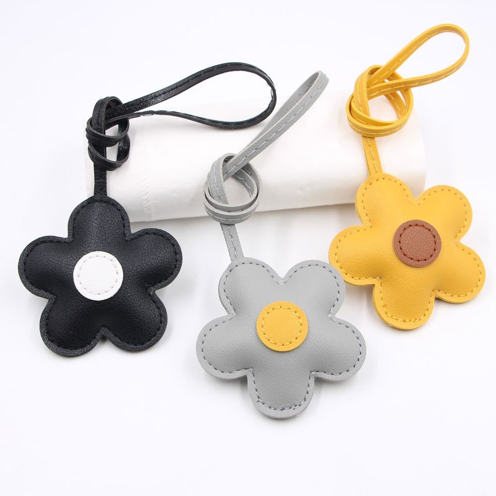 Car Keyring Five Petal Flower Keychain PU Leather Bag Pendant Trendy Sunflower Bag Pendant  Men