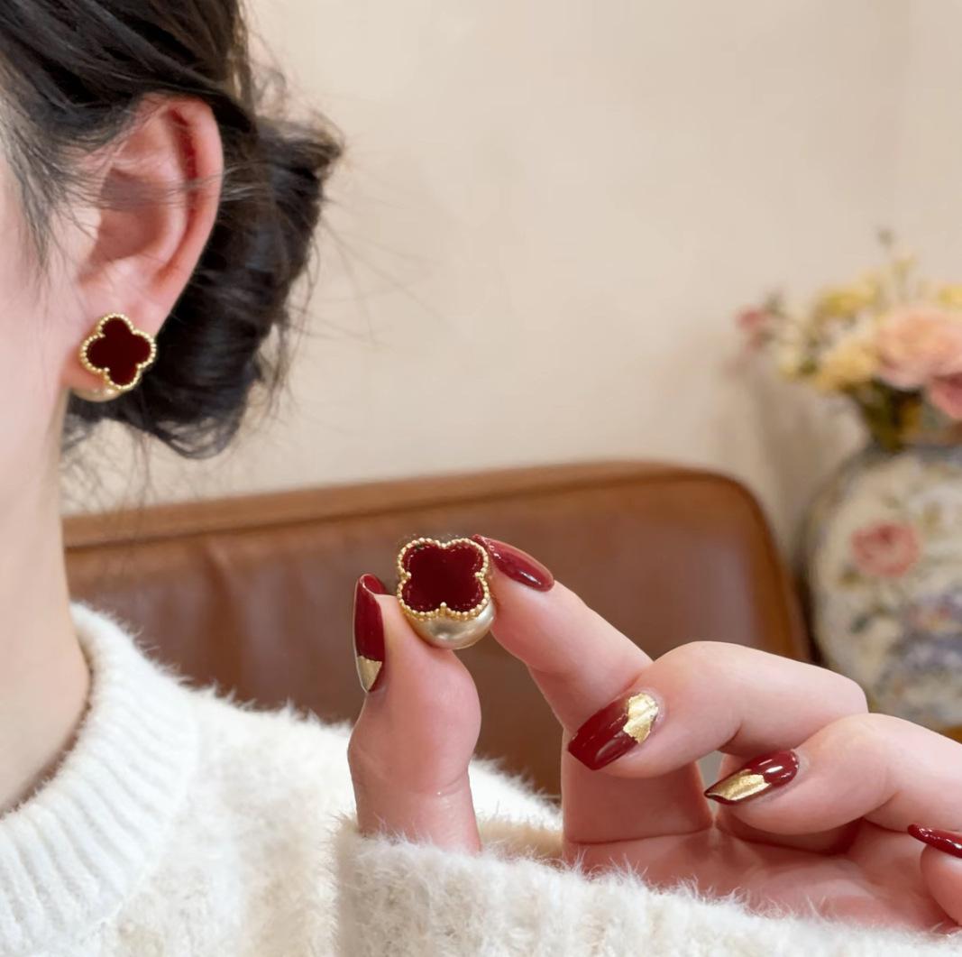 

Red Heart Beaded Earrings Light Luxury Minimalist Elegant Versatile Jewelry for Women