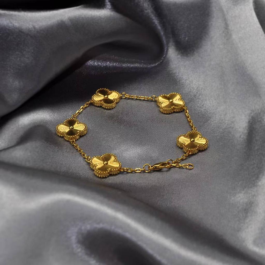 15MM Durchgehender Titanstahl 18K Beidseitiges Glücksklee Fünf Blumen Armband