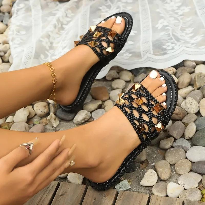 Fashion 2025 Open Toe Women's Slippers Outdoor Casual Slippers  Rivet Hollow Round Toe Flat with Plus Size Sandals