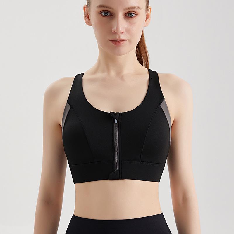 Спортивный бюстгальтер с яркими цветовыми блоками и фиксированными чашечками. Small