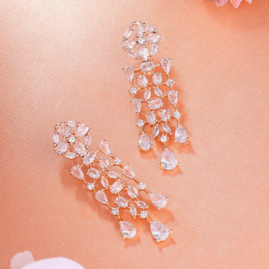 Estele Designer-Ohrringe für Damen mit glänzendem Roségold und Zirkonia-Strängen