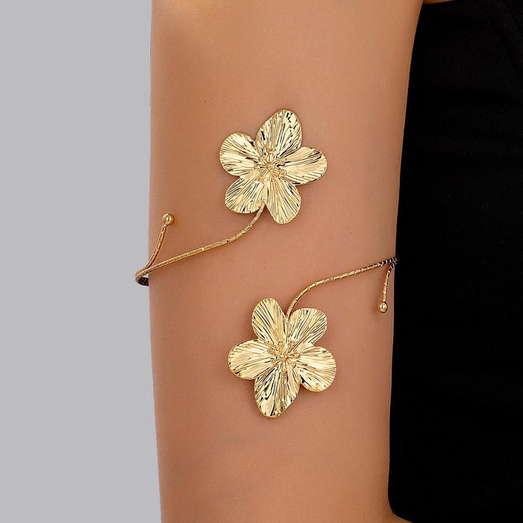 Trendy European Pastoral Floral Armband for Women's Everyday Wear and Vacations