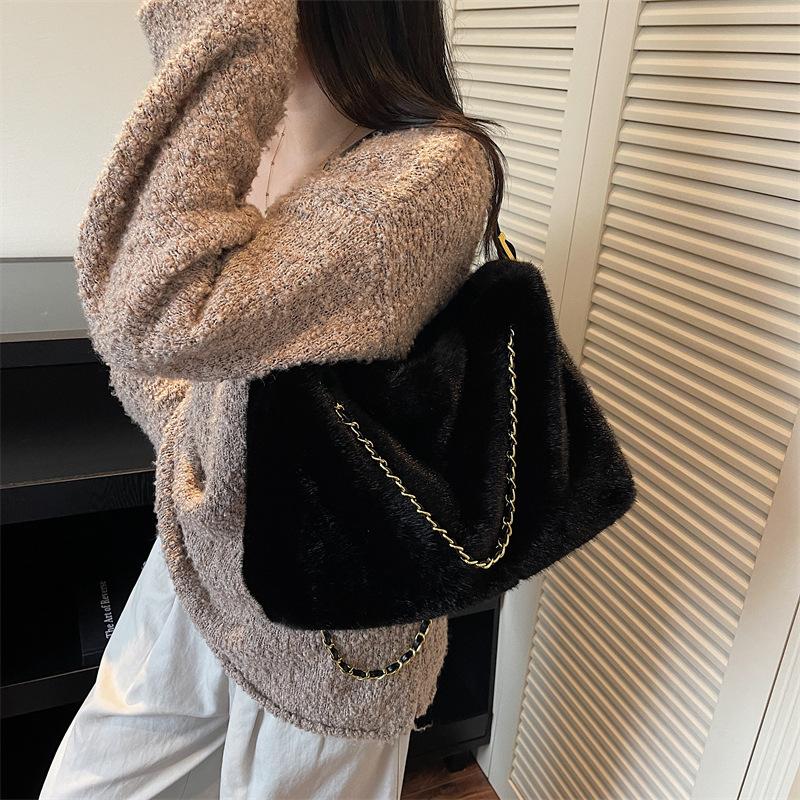 Autumn and winter fashionable versatile women's bags, hand-held fluffy bags, large-capacity shoulder bags, fluffy bags for women