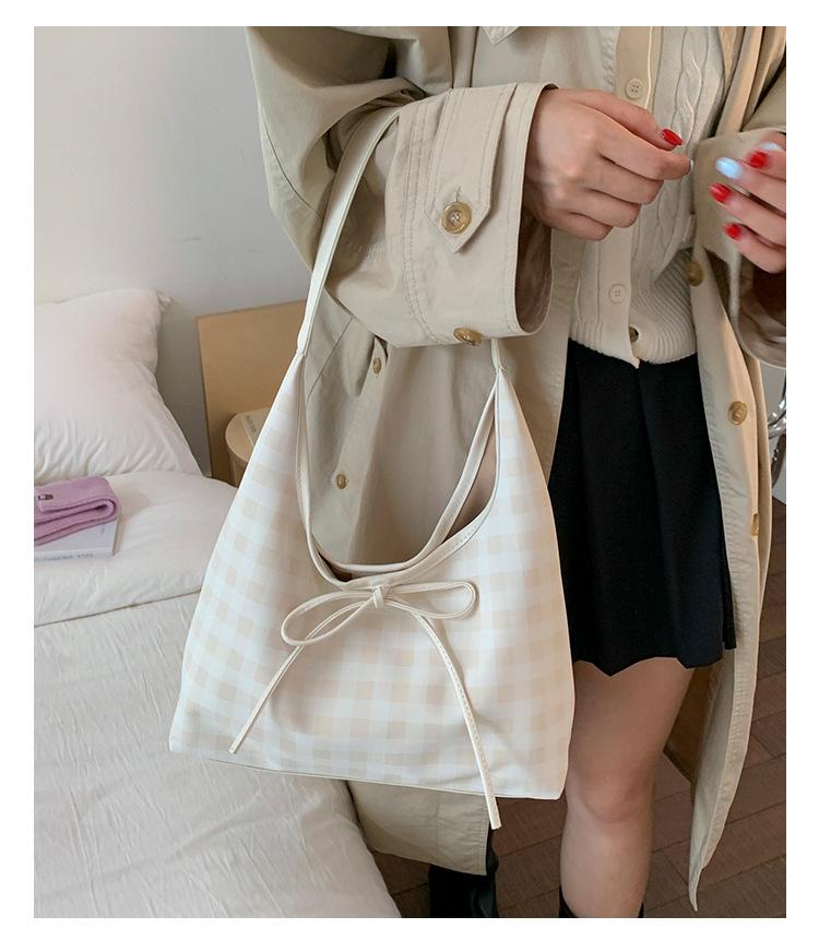 Niche Plaid Retro Tote Bag Women's 2025 New Versatile Temperament Underarm Bag Commuter Fashion Shoulder Bag