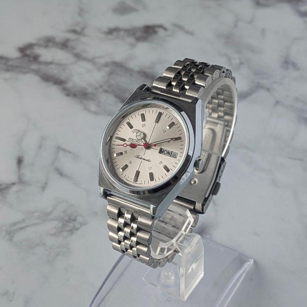 Used Working item SEIKO Seiko 5 Automatic 70s Vintage Silver Dial Sunburst Jubilee Bracelet Day Date
