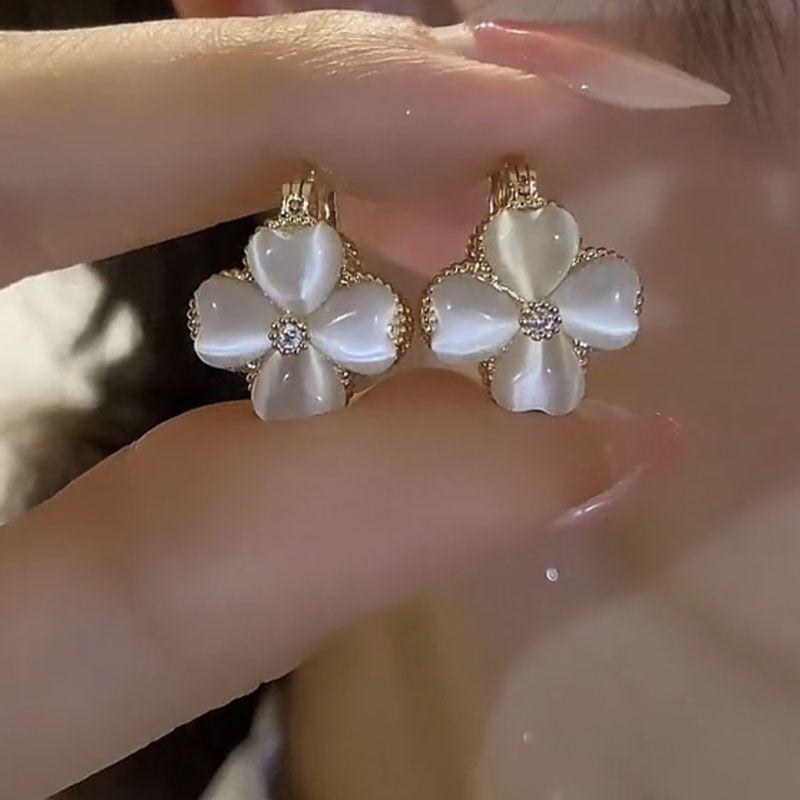 

Opal Petal Stud Earrings Ear Clip Light Luxury Minority Fancy Flower Earrings Retro Delicate Earrings New Arrival Easiest for Match Gold