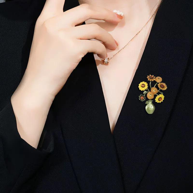 Mori Style Sunflower Oil Painting Brooch - High-End Vintage Women's Accessory