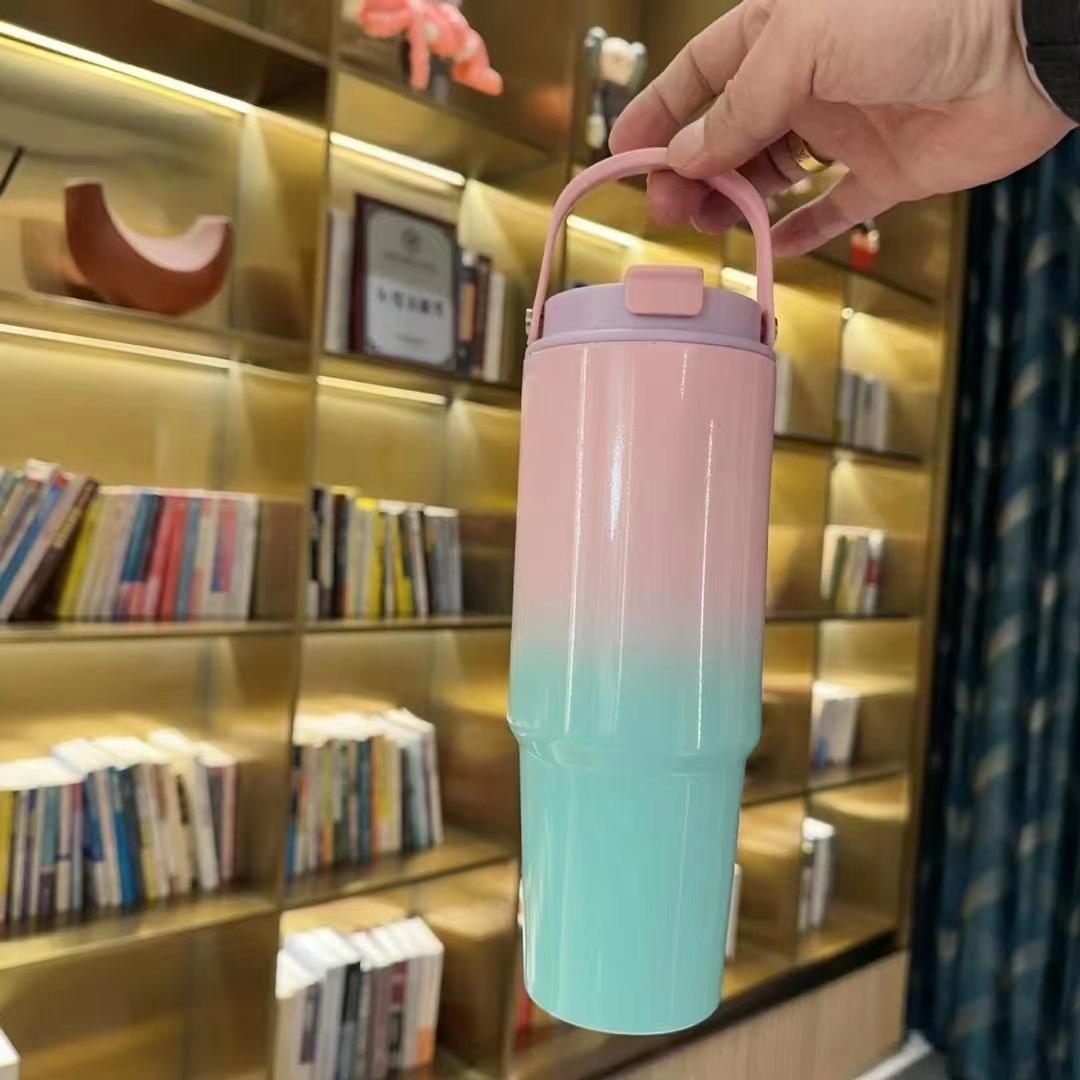 Популярная портативная термокружка из нержавеющей стали с градиентным цветом, большой вместимости, портативная кружка-соломинка, бытовая автомобильная кружка 40oz—900ml