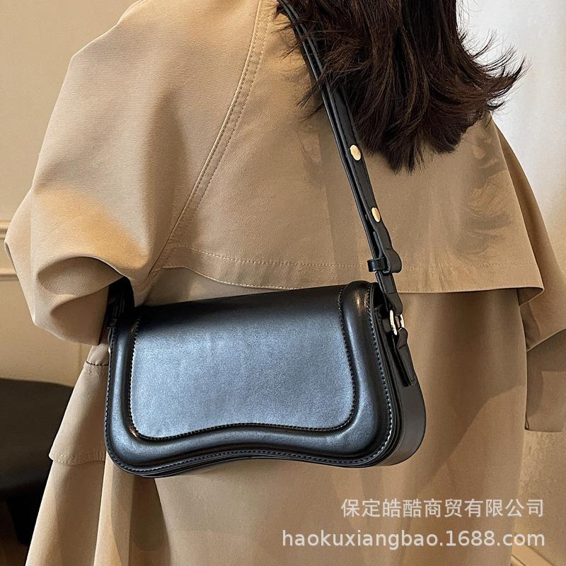 Niche Underarm Bag Women's Autumn and Winter 2025 New Trendy Fashion Small Square Bag High-end Texture Foreign Style Versatile Messenger Bag