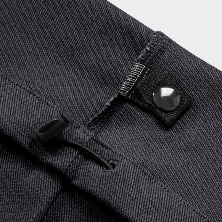 Adidas Originální cargo kalhoty s jednobarevnými 3D kapsami a stahovací šňůrkou Pánské spodky Černé JG3955