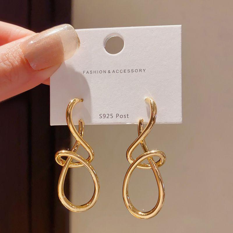 

European and American Retro Exaggerated Geometric Irregular Large Earrings for Women with Unique Design, Winding Light Luxury Niche Earrings Gold