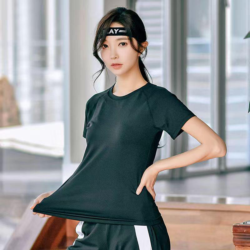 "Women's Quick-Dry Short Sleeved Yoga and Running Top - Loose, Breathable, Plus Size, Casual Spring/Summer Activewear"