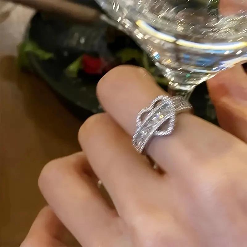 Huitan Unique Irregular Heart Designed Finger Rings for Women Bling Bling Cubic Zirconia Accessories Wedding Attractive