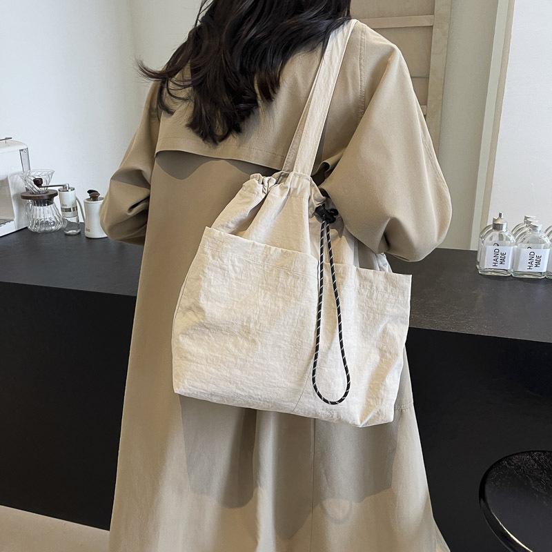 Женская сумка через плечо большой вместимости — фото 3