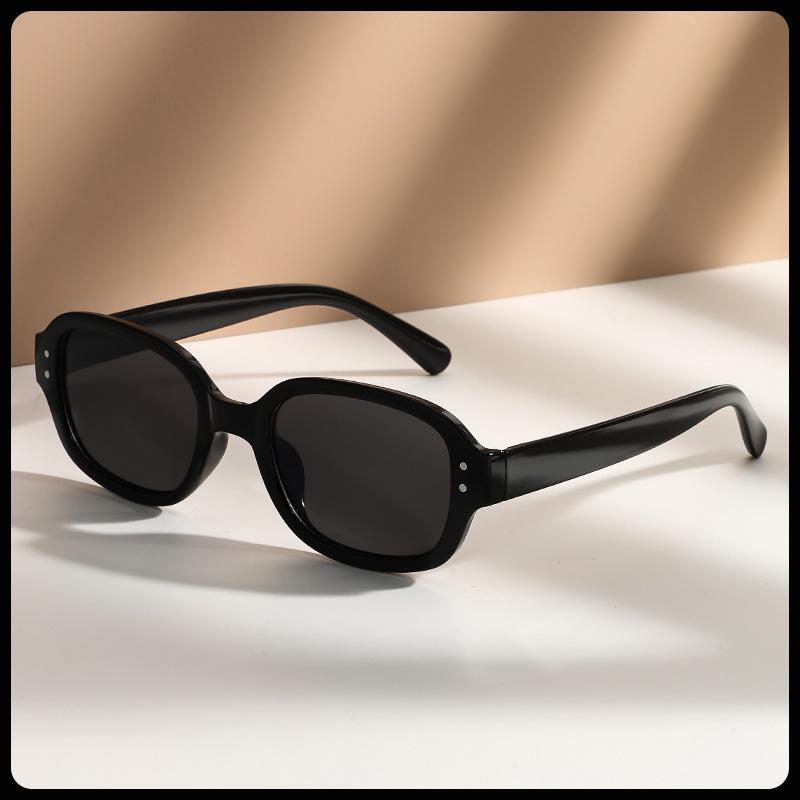 

High-End Japanese Oval Sunglasses: Retro European/American Style for Women with Round Faces Sunglasses