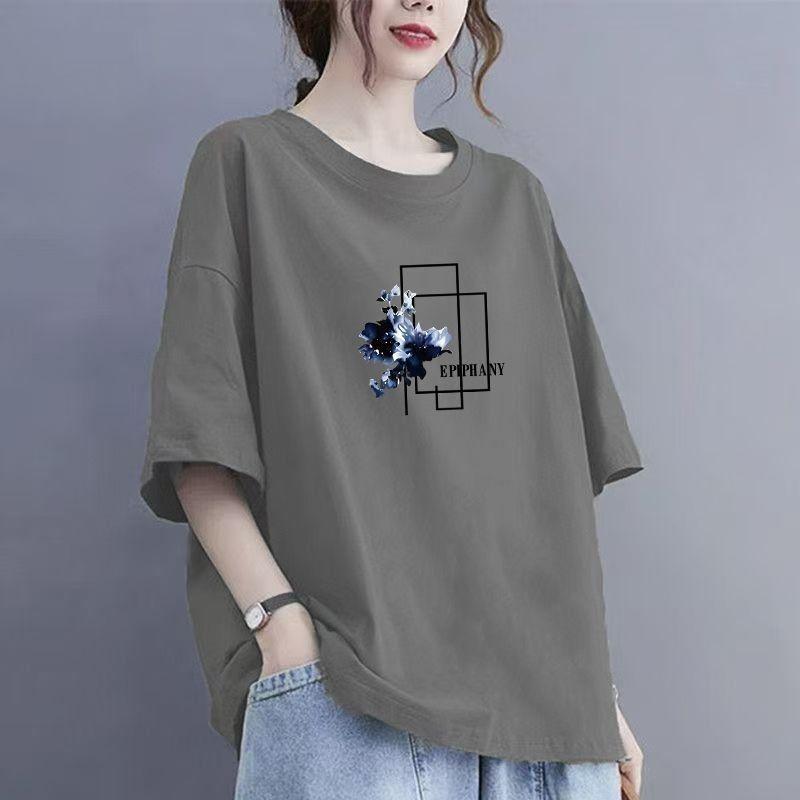 Εκπτώσεις: Κομψό Γυναικείο T-shirt με Κοντό Μανίκι και Σχέδιο, Χαλαρή Εφαρμογή με Στρογγυλή Λαιμόκοψη, Αδυνατιστικό και Νεανικό Look, Ιδανικό για Casual Ντύσιμο.