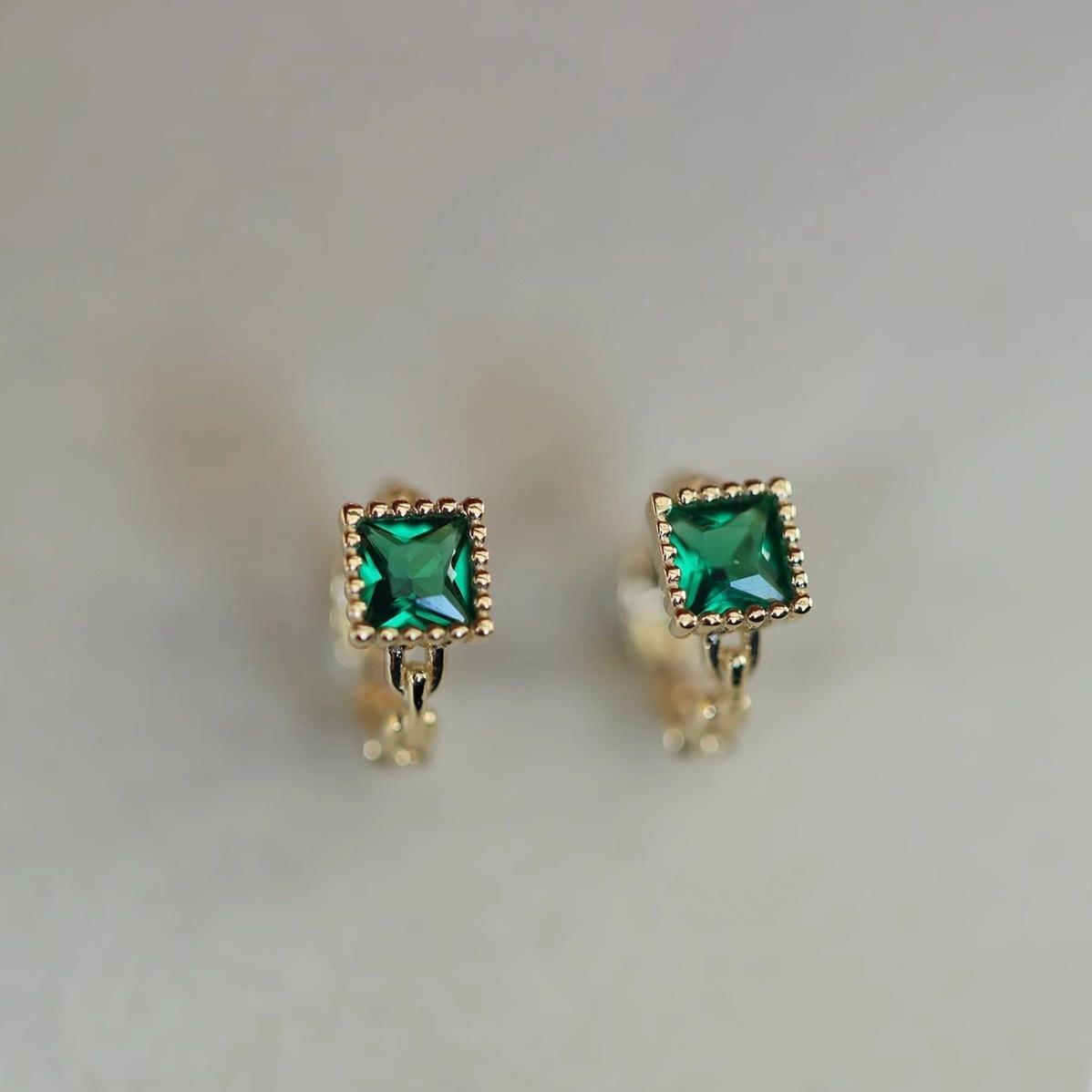 925 Sterling Silver Electroplated 14K Gold French Retro Green Zircon Earrings for Women Exquisite Ear Accessories Silver