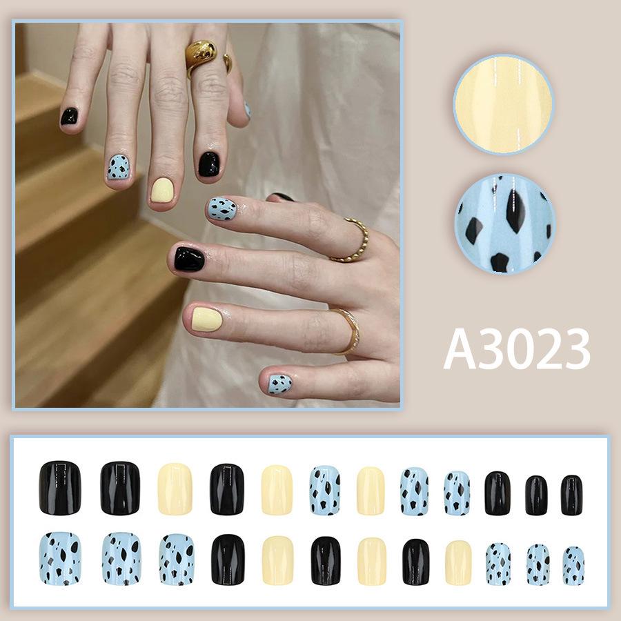 

Korean Style Black & Coffee Color Block Nail Stickers - Autumn/Winter Collection, 24-Piece Set