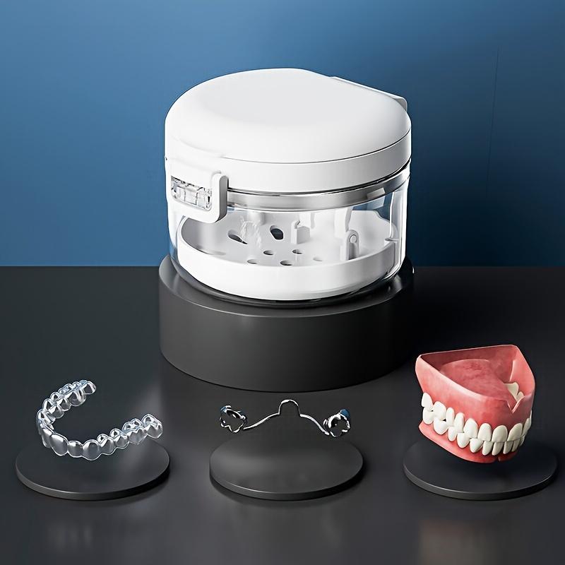 1pc of a Portable Storage Box for Invisible Braces, Suitable for Retainers And Convenient for Cleaning Dentures on The Go.
