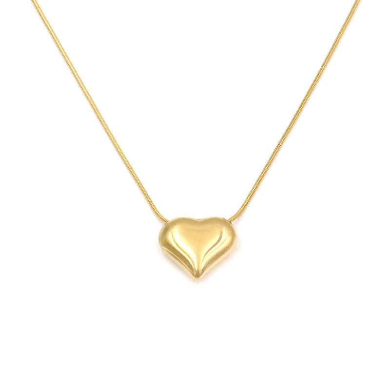 Stylish And Simple 18K Gold Peach Heart Collarbone Chain Female Niche High-End Three-Dimensional Love Pendant Titanium Steel Necklace Cool Tide