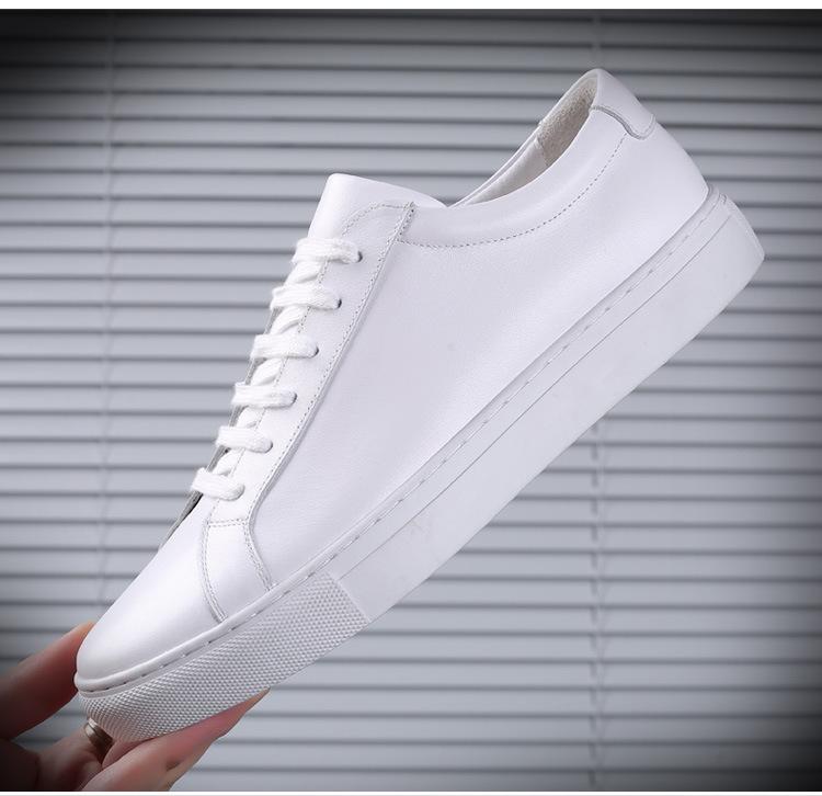 Skórzane buty na platformie dla mężczyzn Nowa moda designerska Białe casualowe sneakersy dla mężczyzn Wiosna Jesień Miękka podeszwa Męskie buty sportowe