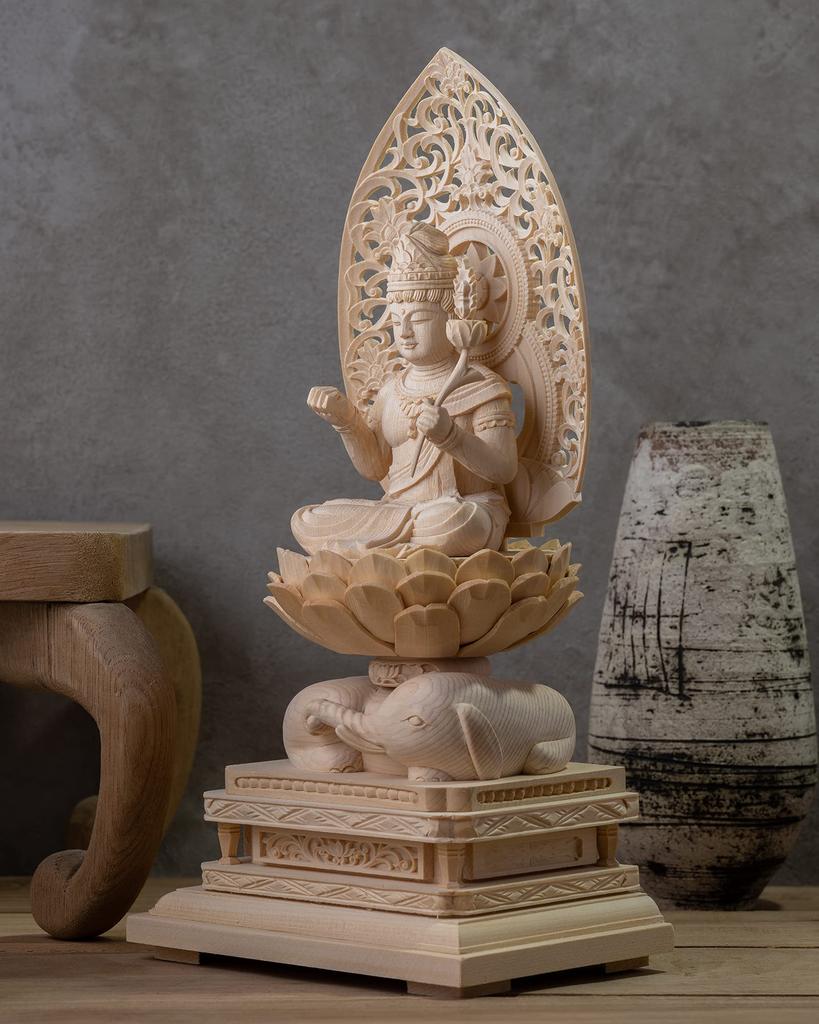 Sitzende Holzstatue des Buddha Fugen, Schutzgottheit des chinesischen Tierkreises für die Geborenen im Jahr des Drachen und der Schlange, Bodhisattva, 22,5 cm