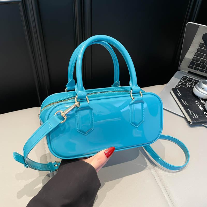 Premium Sense Bag Women's 2025 Autumn New Commuter Underarm Bag Fashionable Simple Niche Design Shoulder Messenger Bag