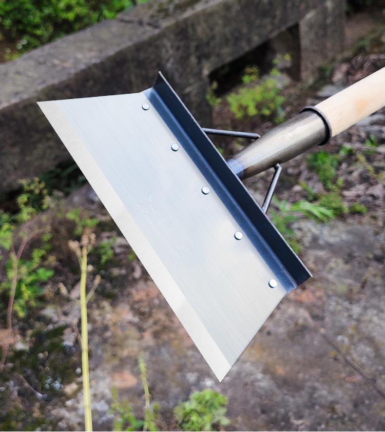 Manganese Steel Multi-Purpose Shovel: Ideal for Manure, Ice, and Snow Removal in Agriculture and Breeding.