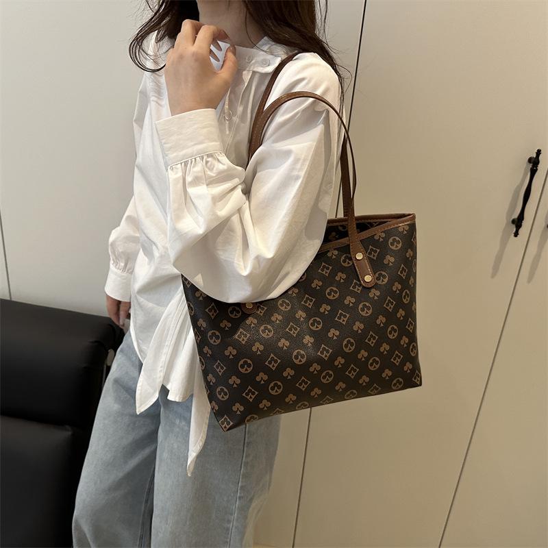 Neue, geräumige Damenhandtasche für den Arbeitsweg – vielseitig einsetzbar und elegant – im europäischen Stil.