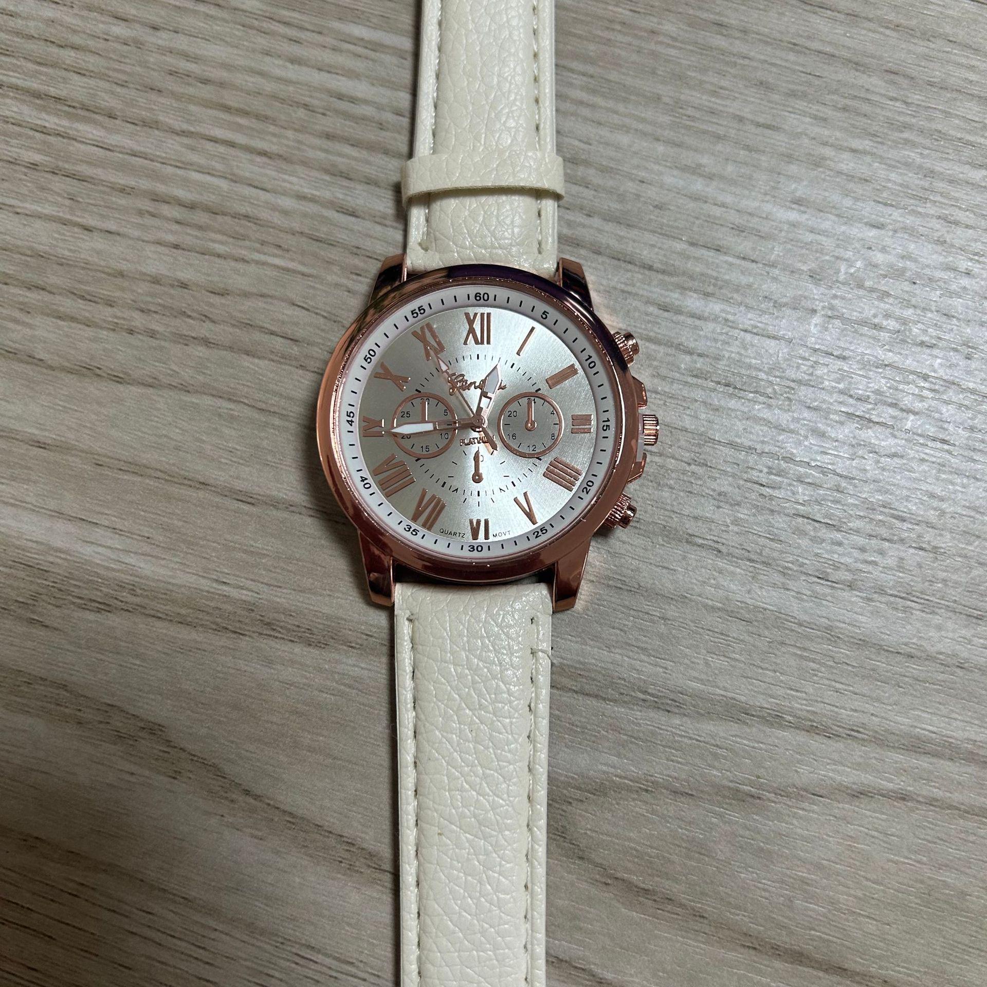 Стильные женские часы Geneva с поддельным тройным циферблатом и двухслойным кожаным ремешком бежевый